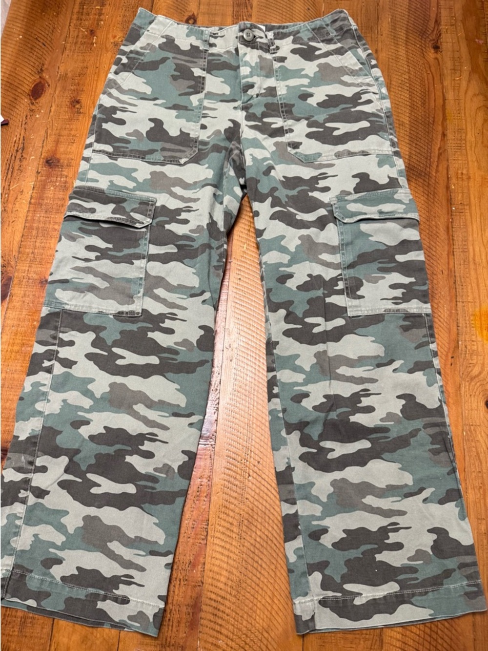 Universal Thread Women's Straight Leg Camo Cargo Jeans - Green/Gray